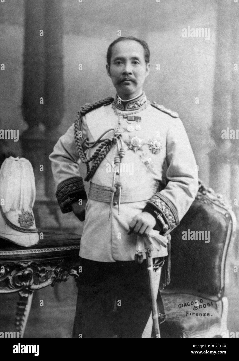 Seks video onlayn xola Omma oldida jirkanib ketdi