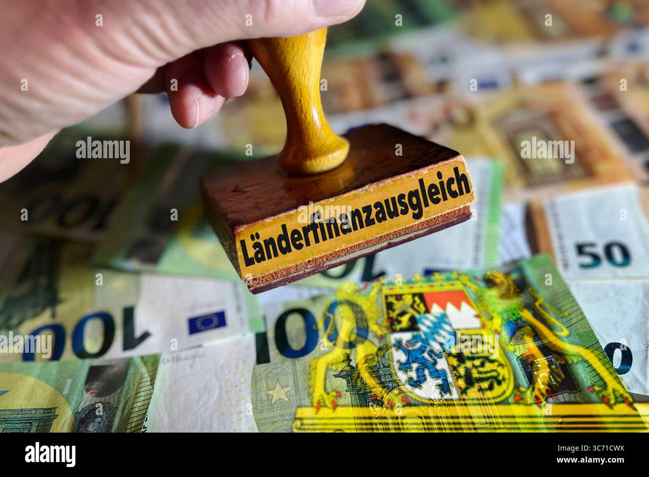 Stamp Geld Themenfoto / Symbolfoto: Laenderfinanzausgleich,Geld,Geldscheine,Euro ...