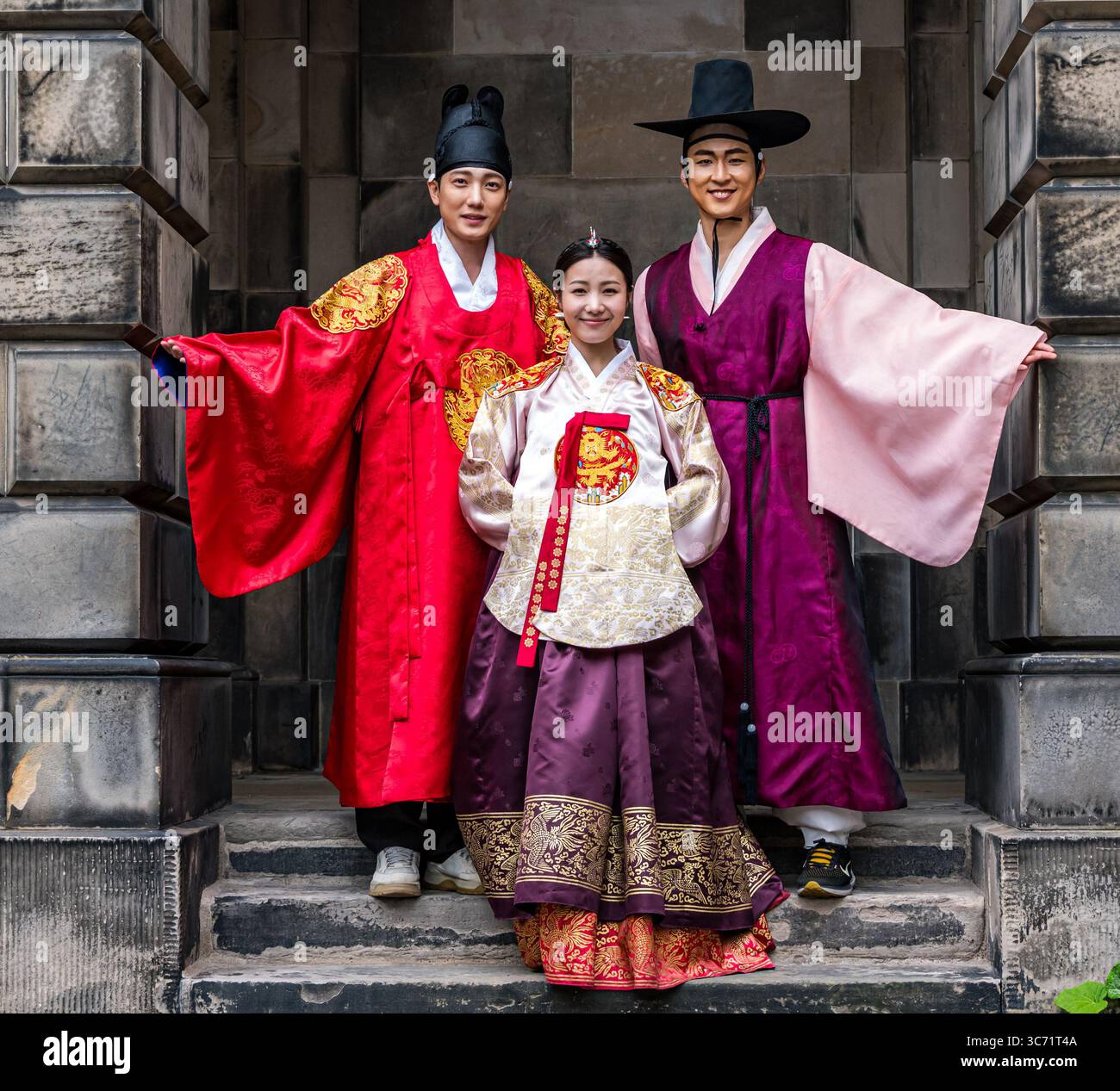 Boy korean traditional clothing hi-res stock photography and images - Page  2 - Alamy, image size:1300x1267