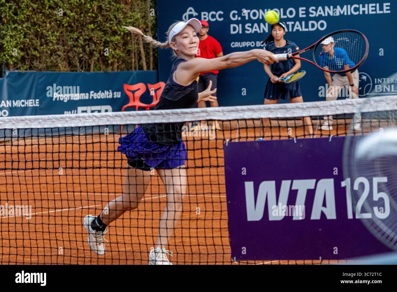 7/25/2025 Palermo Ladies Open 2025: Momoko Kobori/Ayano Shimizu vs Renata Jamrichova/Tara Wuerth. Palermo Ladies Open 2025: Momoko Kobori and Ayano Shimizu beat Renata Jamrichova and Tara Wuerth 7-5 6-4 in Palermo (Photo by Antonio Melita/Pacific Press/Sipa USA) Stock Photo