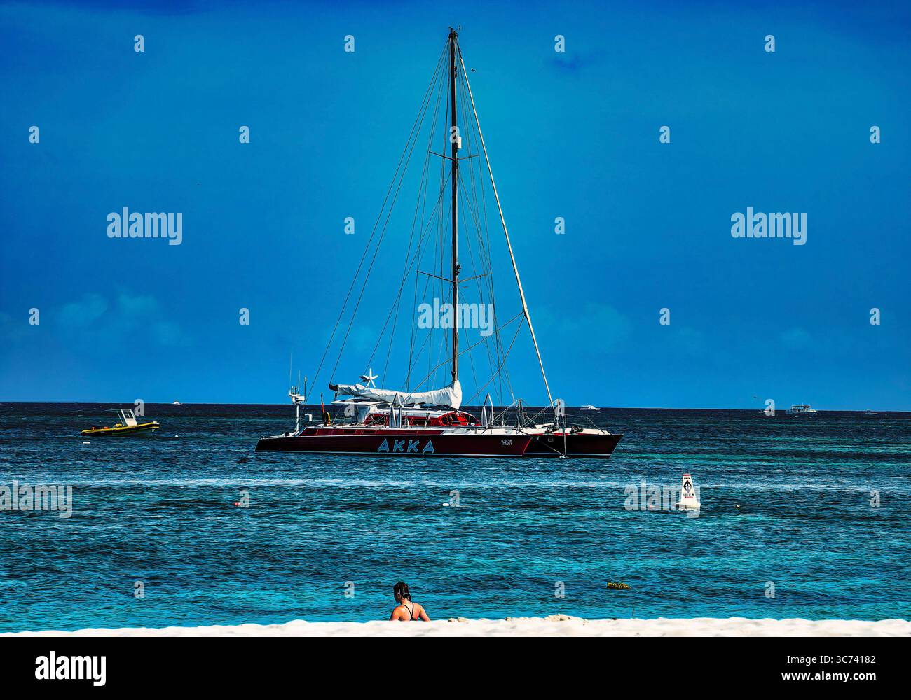 Caribbean cruise ship tied hi-res stock photography and images - Alamy