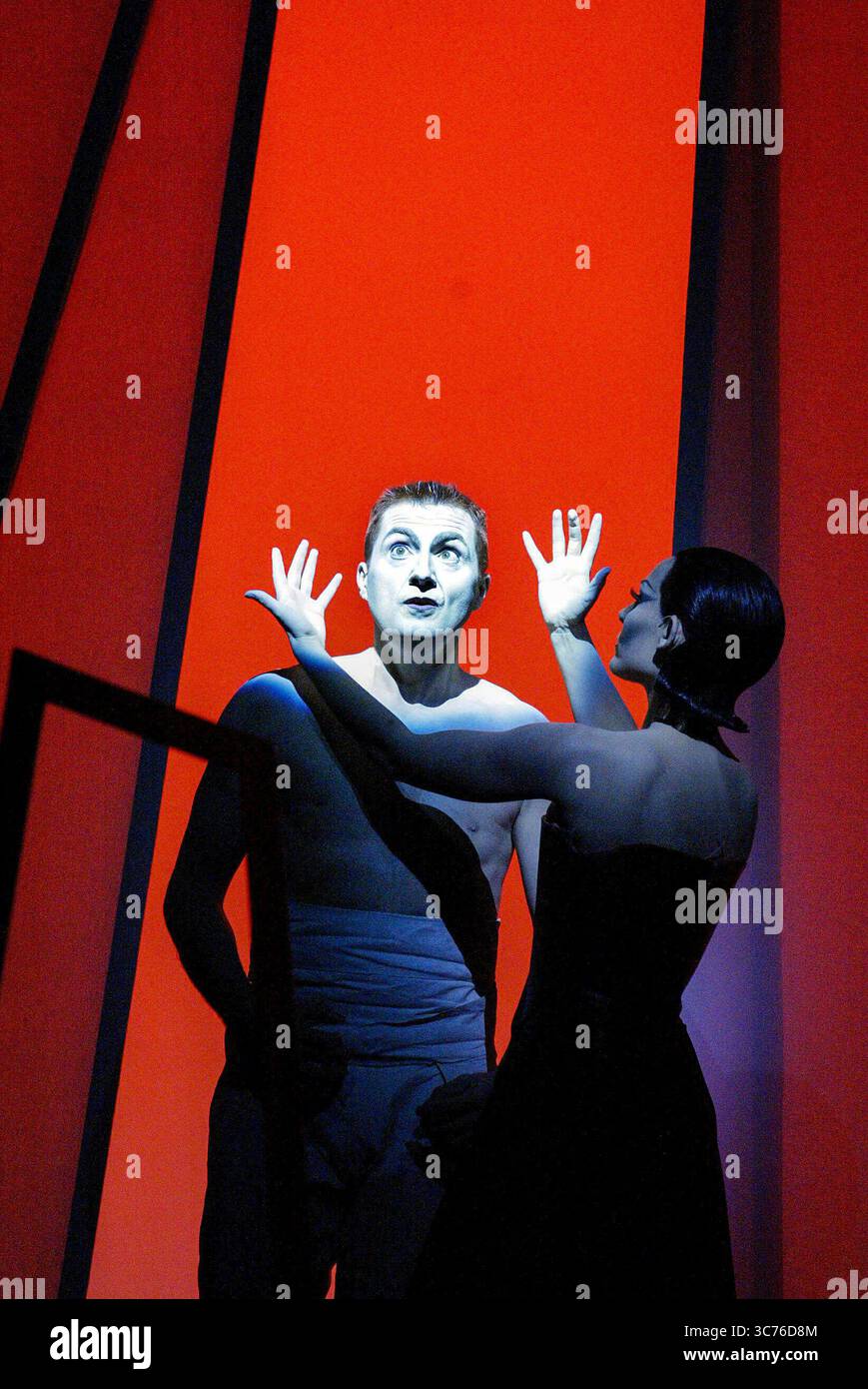 Jens Jorn Spottag (Woyzeck), Kaya Bruel (Marie) in WOYZECK after Georg Buchner at the Barbican Theatre, London EC2  27/09/2002  a Betty Nansen Teatret, Copenhagen, Denmark production / BITE:02  stage design, lighting & direction: Robert Wilson  costumes: Jacques Reynaud  music: Tom Waits & Kathleen Brennan Stock Photo
