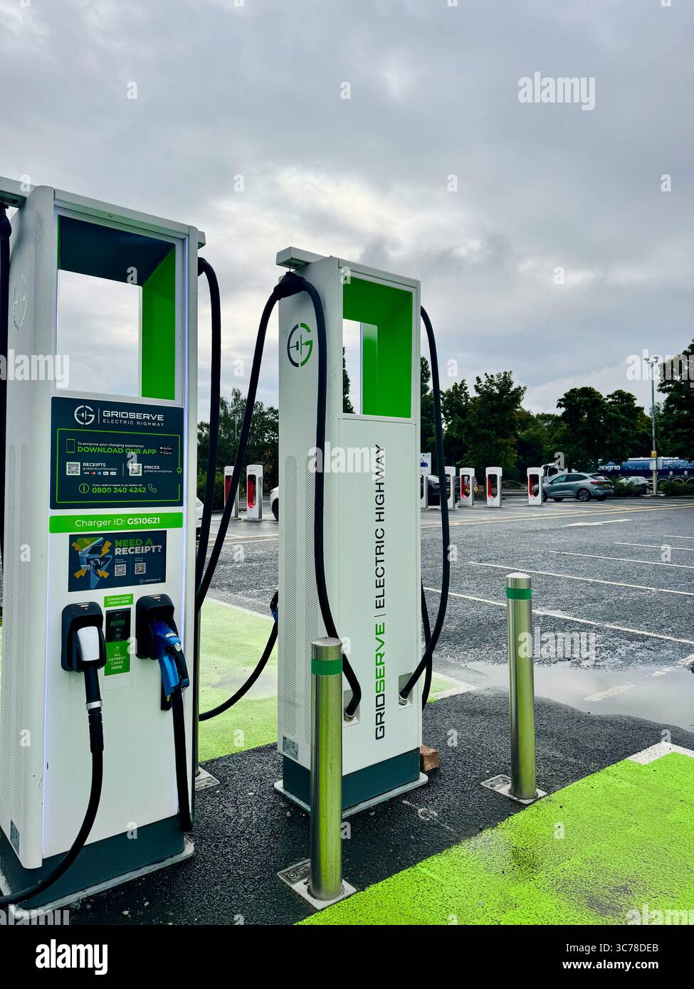 Ev electric connectors hi-res stock photography and images - Alamy