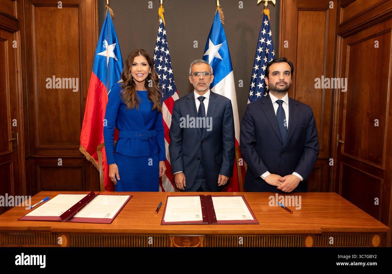 Letter of intent hi-res stock photography and images - Alamy