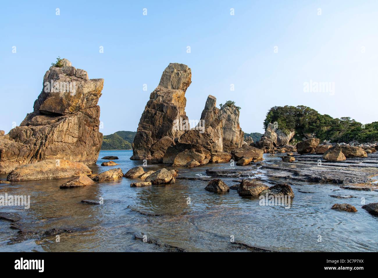 Hashiguiiwa, a coastal rock formation shaped like pinnacles in ...