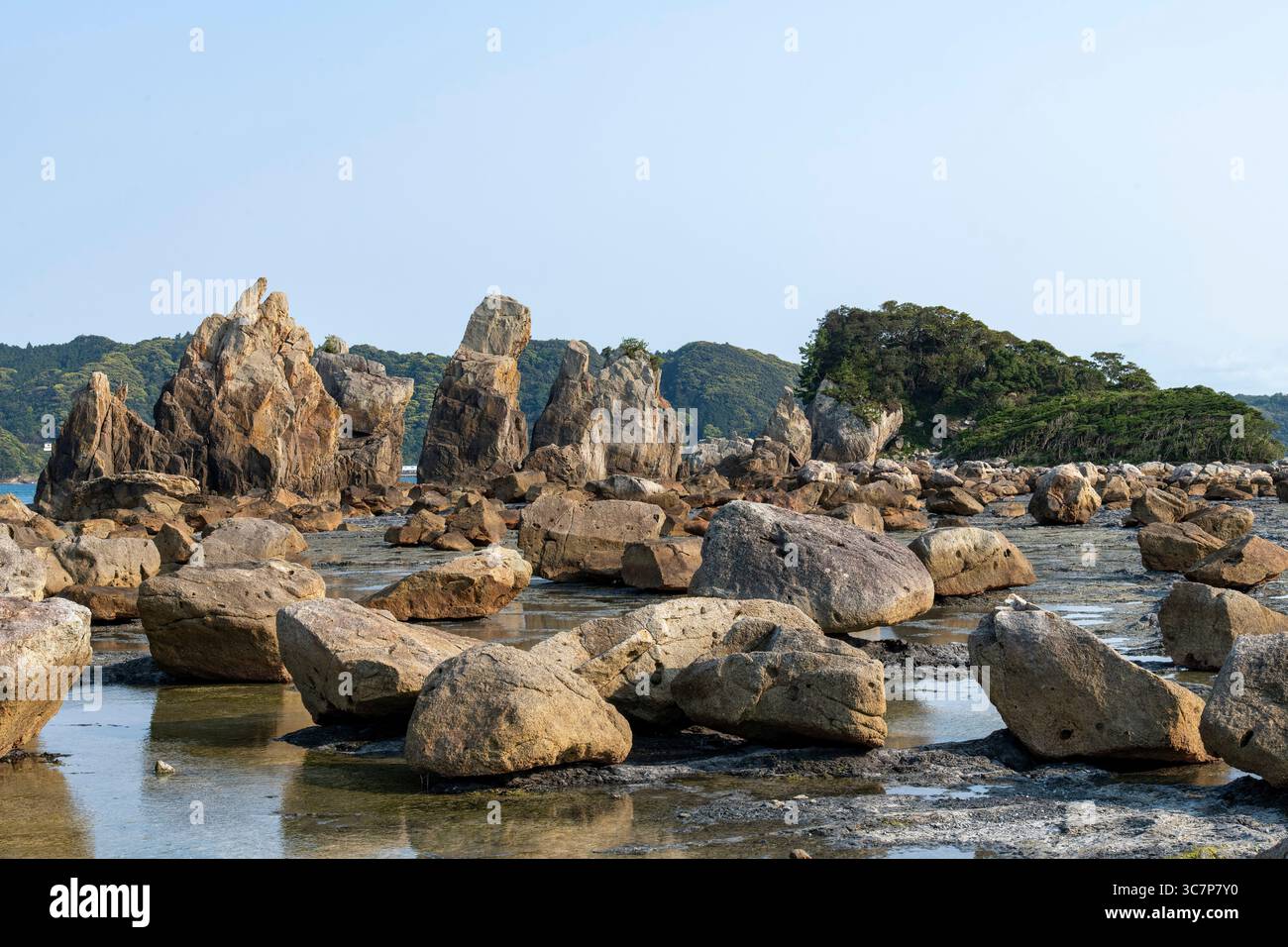 Hashiguiiwa, a coastal rock formation shaped like pinnacles in ...