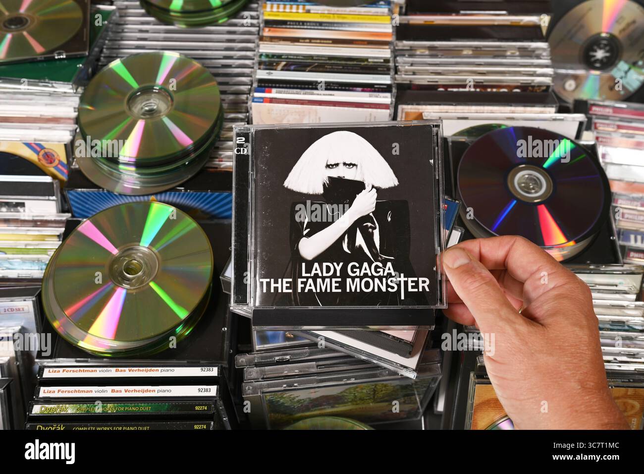 cd lady gaga the fame monster