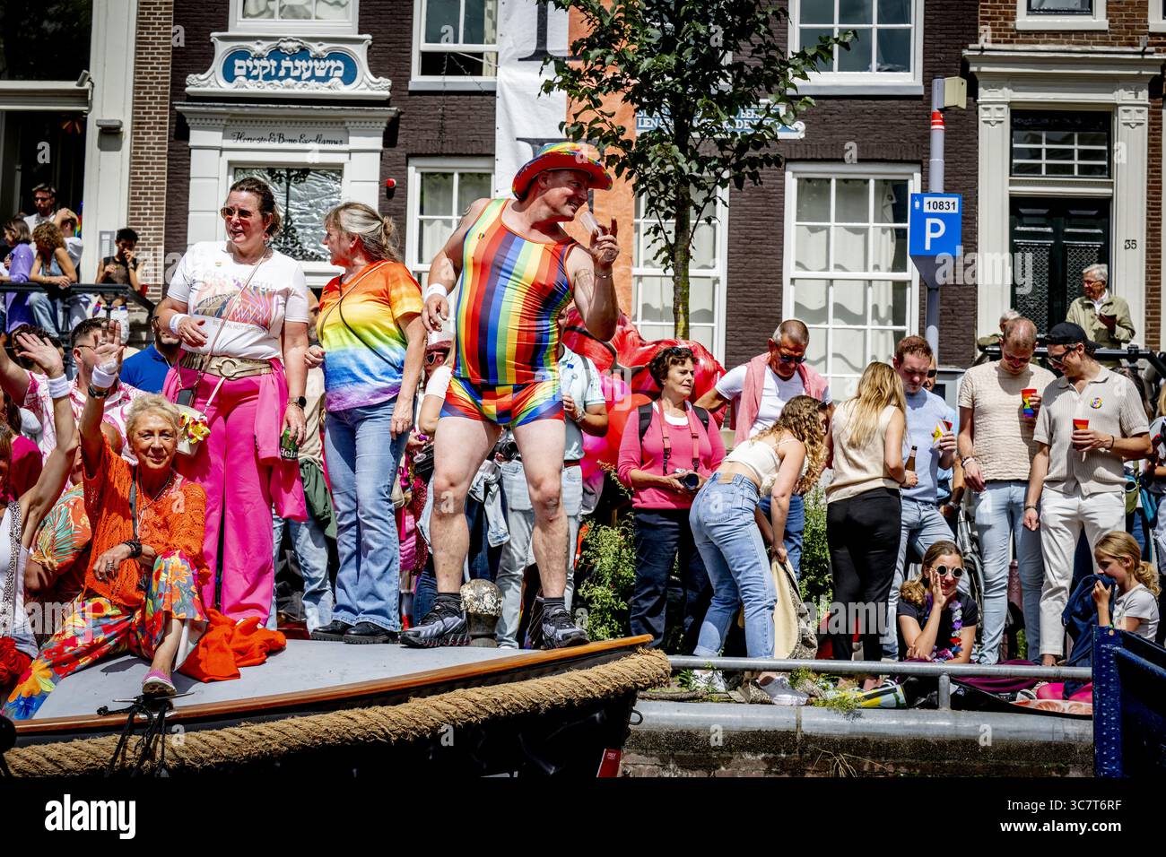 AMSTERDAM - The Pride Amsterdam boat parade is once again sailing ...