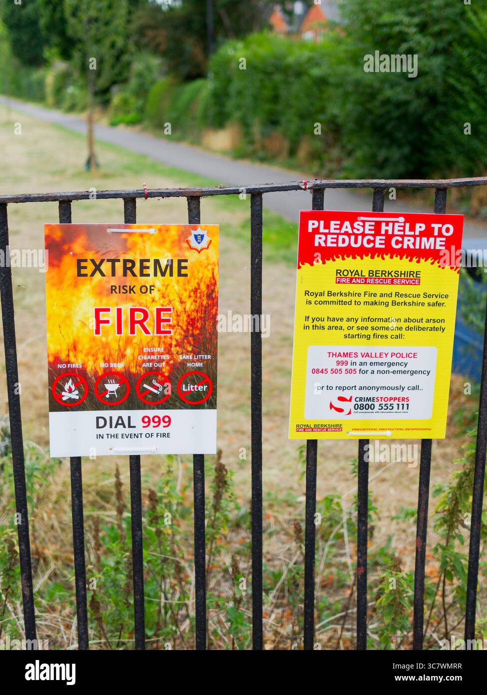 The royal berkshire fire and rescue service hi-res stock photography ...
