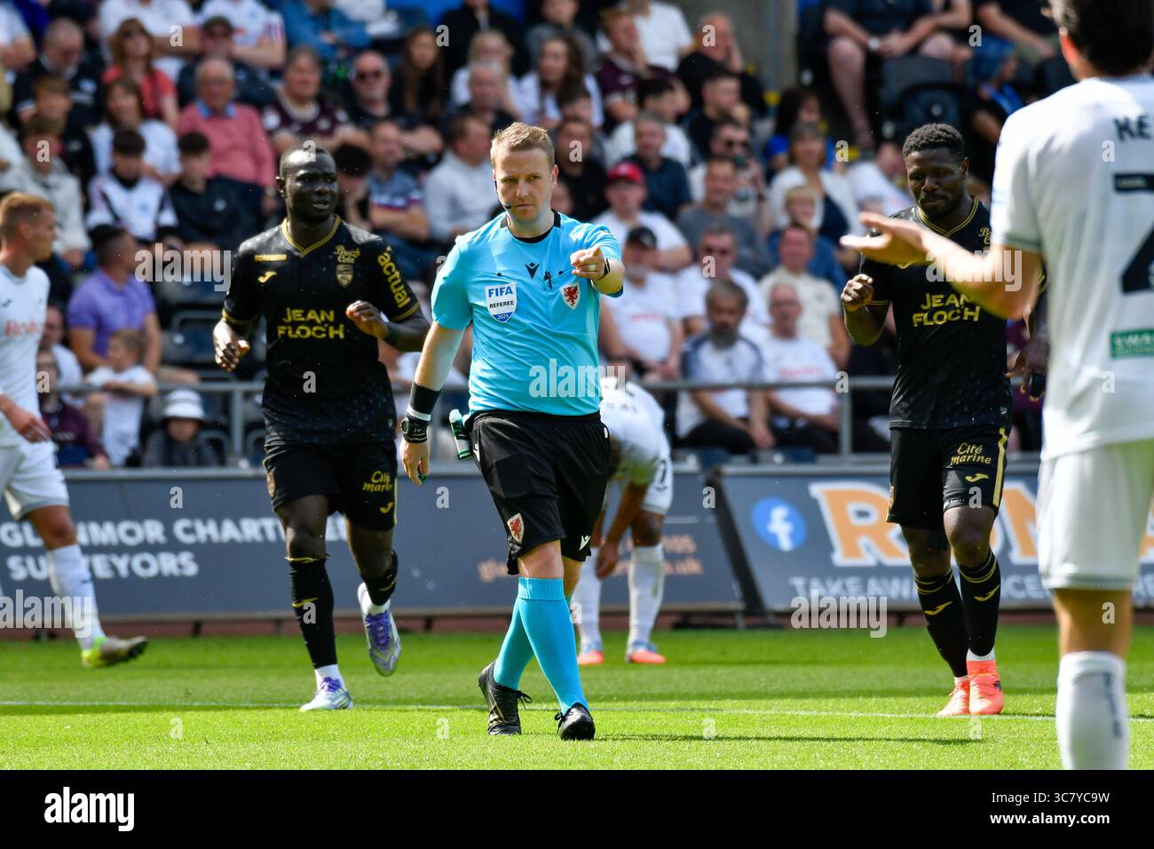 Captain goalkeeper hi-res stock photography and images - Alamy, image size:1300x956