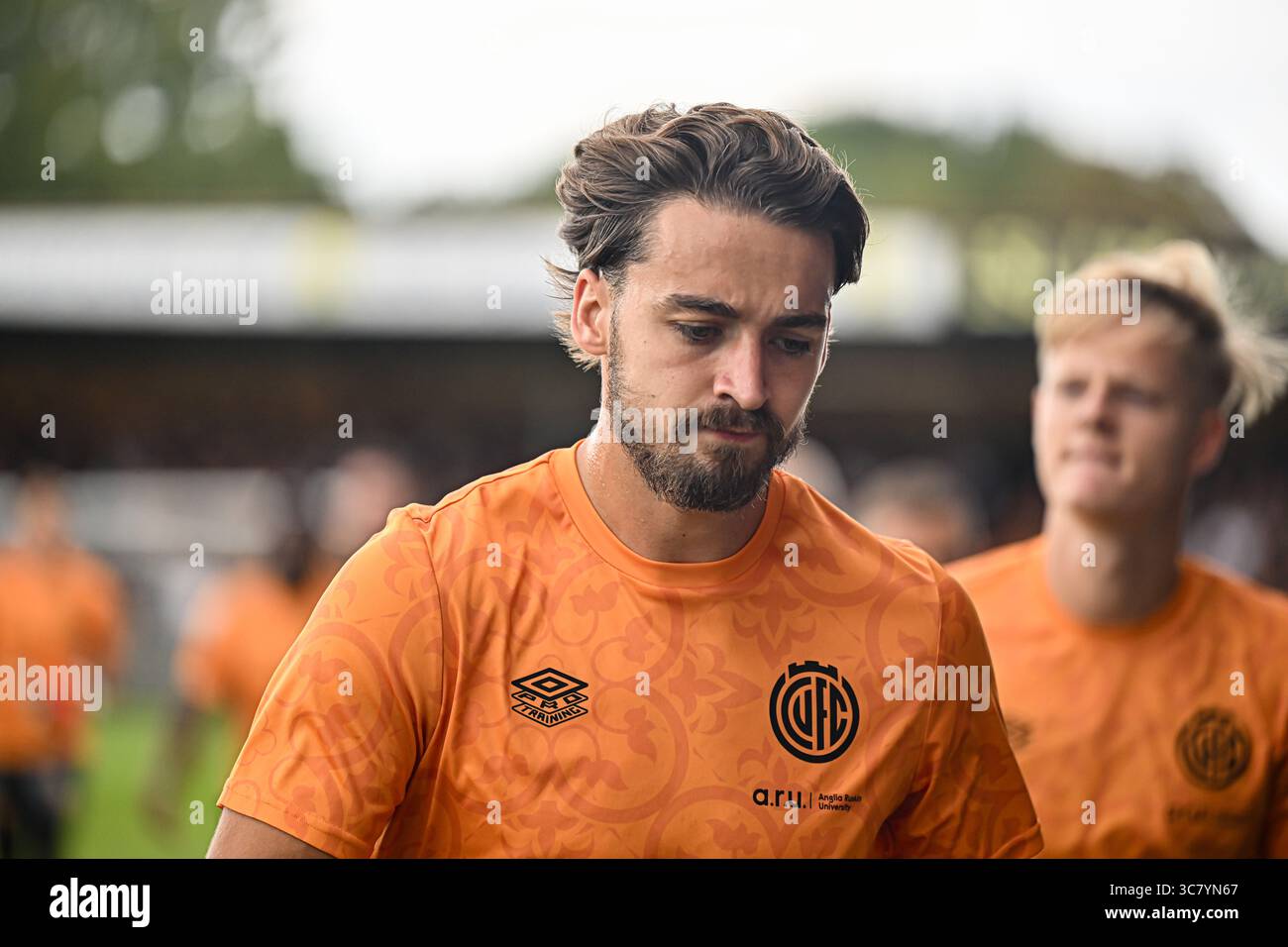 Louis Appere (9 Cambridge United) warms up during the Sky Bet League 2 ...