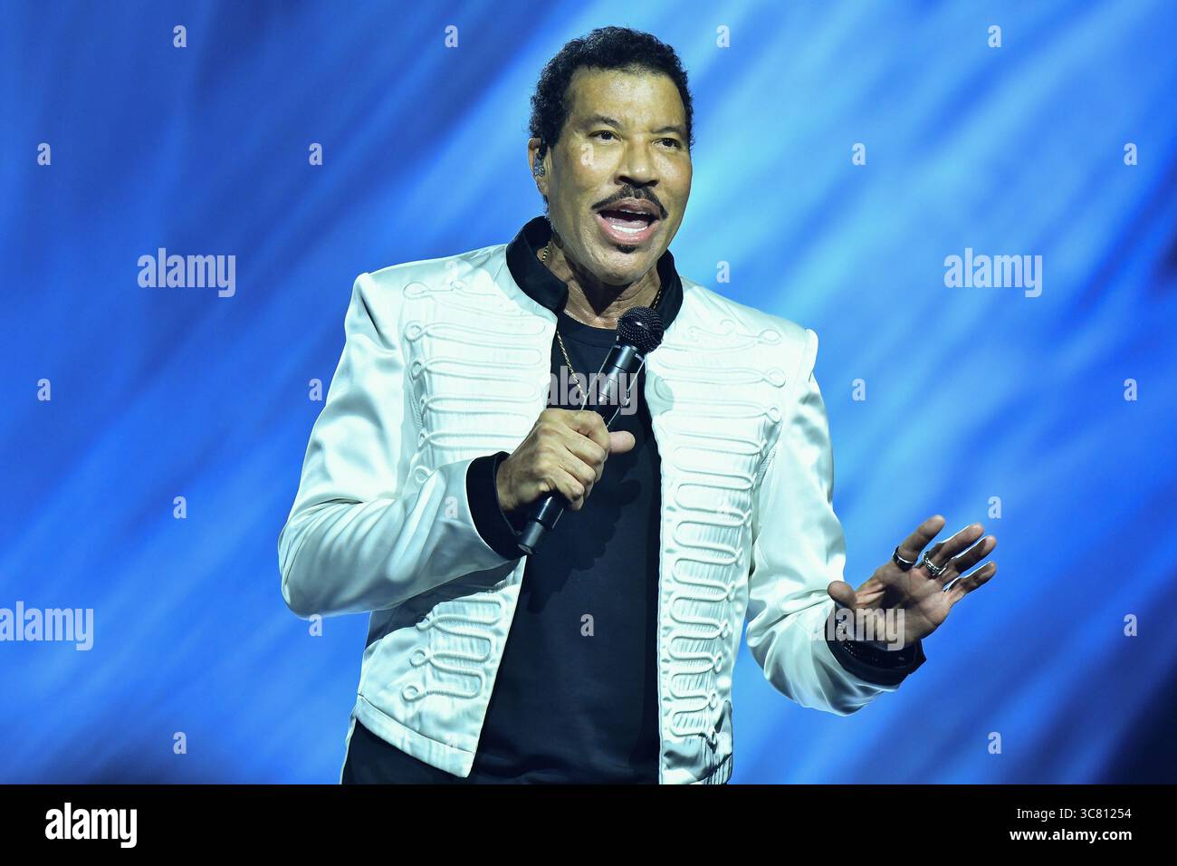 (Editorial use only) Singer Lionel Richie performs during his concert ...