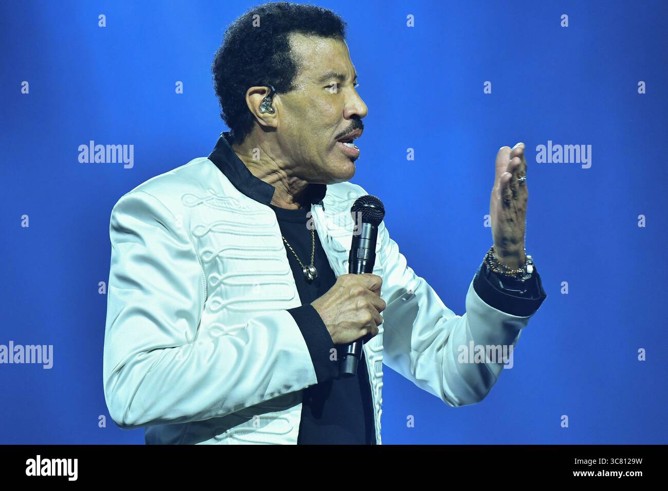 Lion Riche Singer Now (Editorial use only) Singer Lionel Richie performs during his concert ...