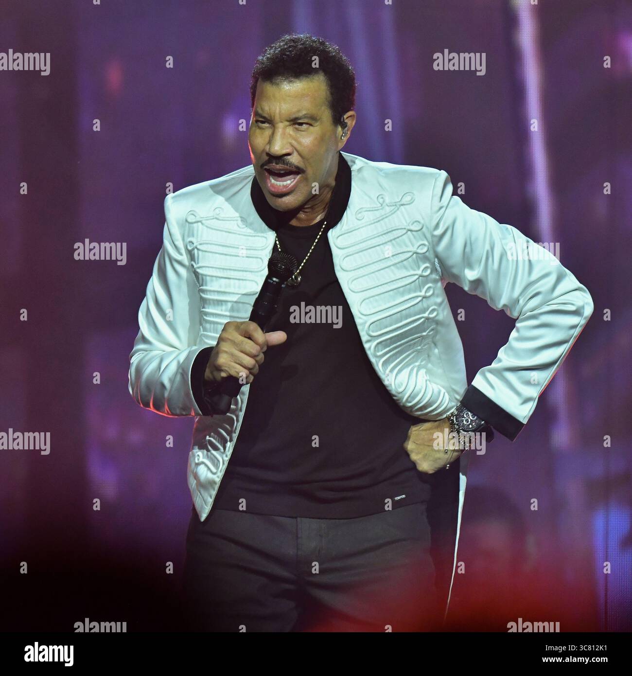 (Editorial use only) Singer Lionel Richie performs during his concert ...