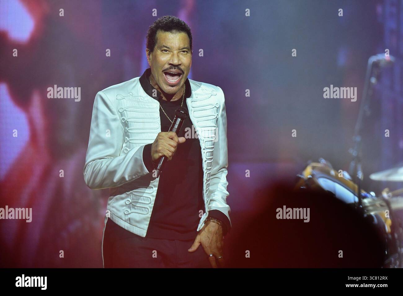 (Editorial use only) Singer Lionel Richie performs during his concert ...
