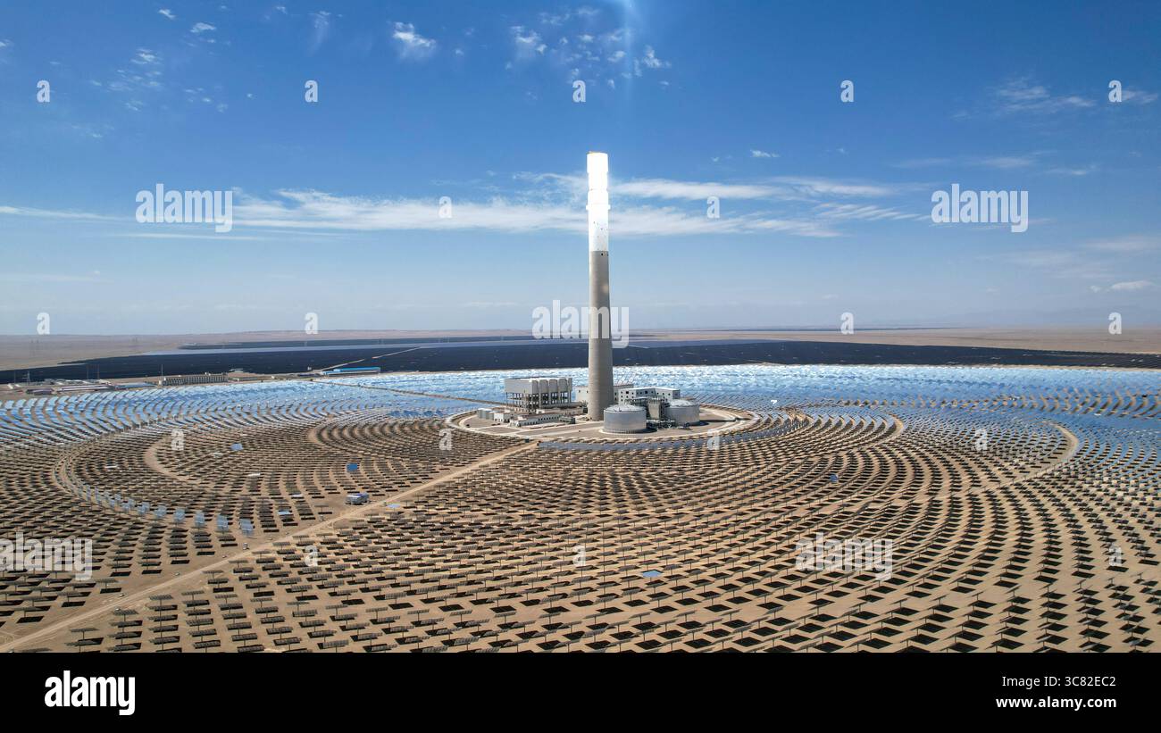Solar arrays gobi hi-res stock photography and images - Alamy