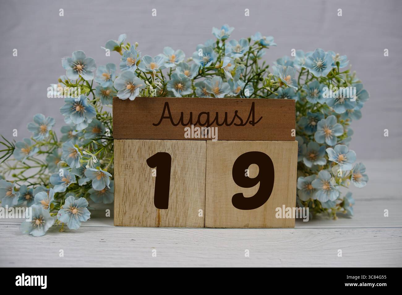 Birthday august 19 hi-res stock photography and images - Alamy