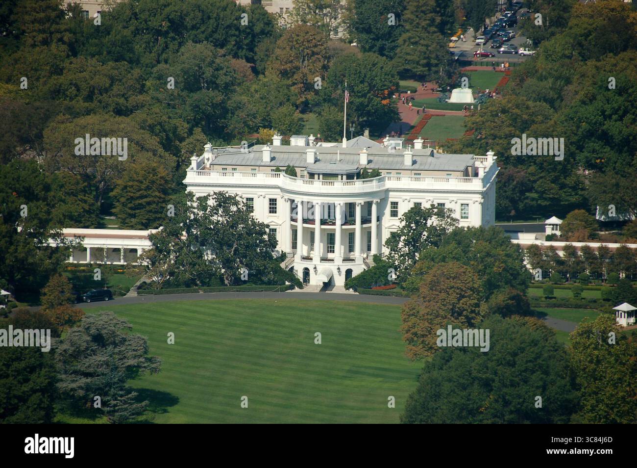 Aerial view of the White House from the top of the Washington Monument in Washington DC, surrounded by trees and city buildings Stock Photo
