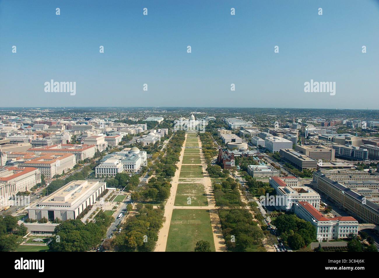 Aerial view of Washington, D.C., showcasing the National Mall, historic landmarks, museums, and government buildings under a clear blue sky Stock Photo