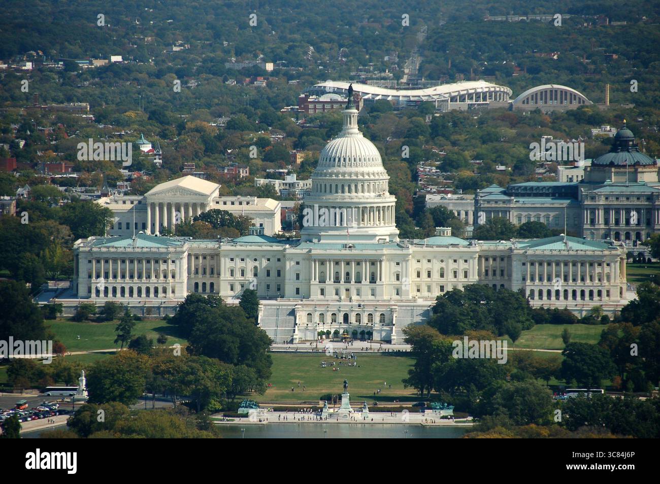 Aerial view of Washington, D.C., showcasing the National Mall, historic landmarks, museums, and government buildings under a clear blue sky Stock Photo