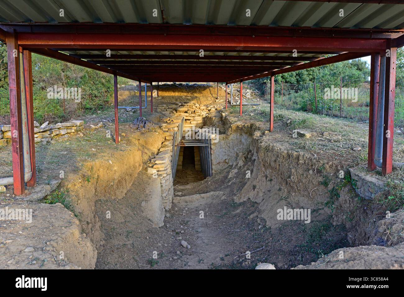 Margarites Tholos Tomb (1350 BC). Mylopotamos, Crete, Greece. Stock Photo