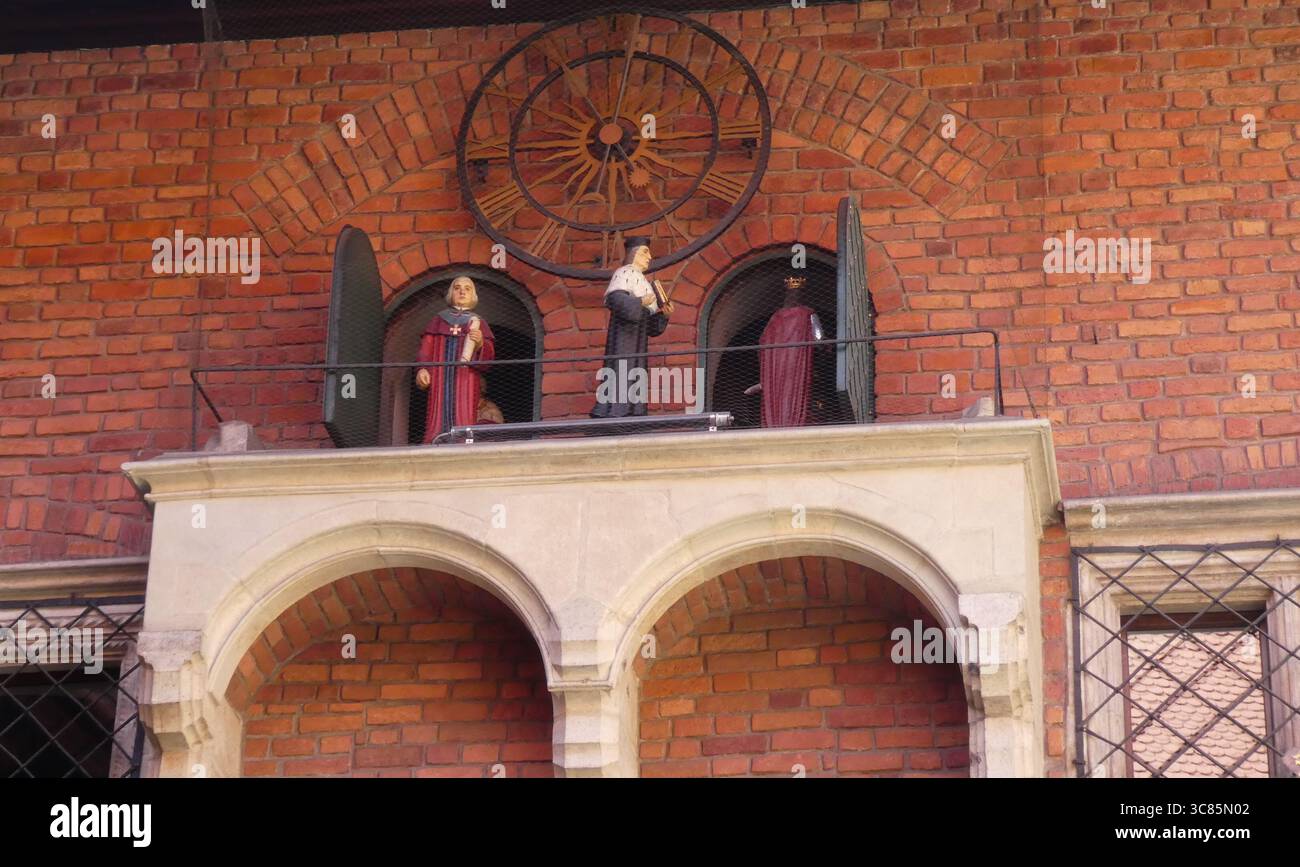 Automaton clock figures hi-res stock photography and images - Alamy