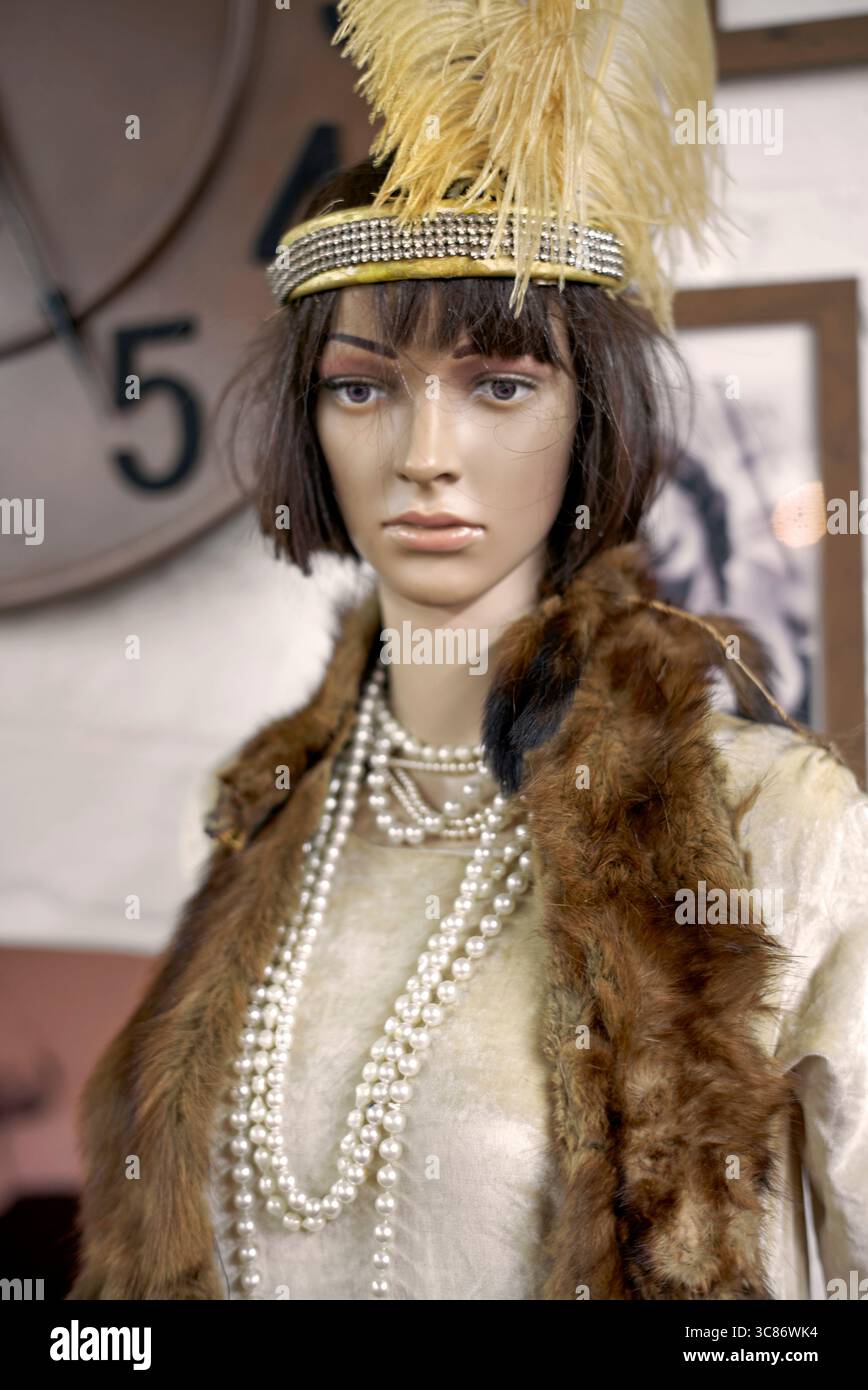1920s flapper girl hi-res stock photography and images - Alamy