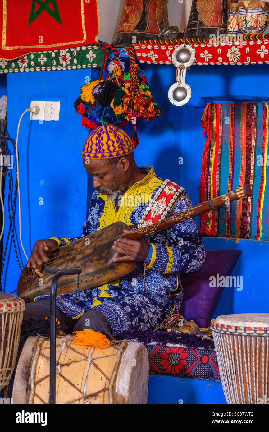 Ganauan music performer with traditional instruments, Khamlia ...