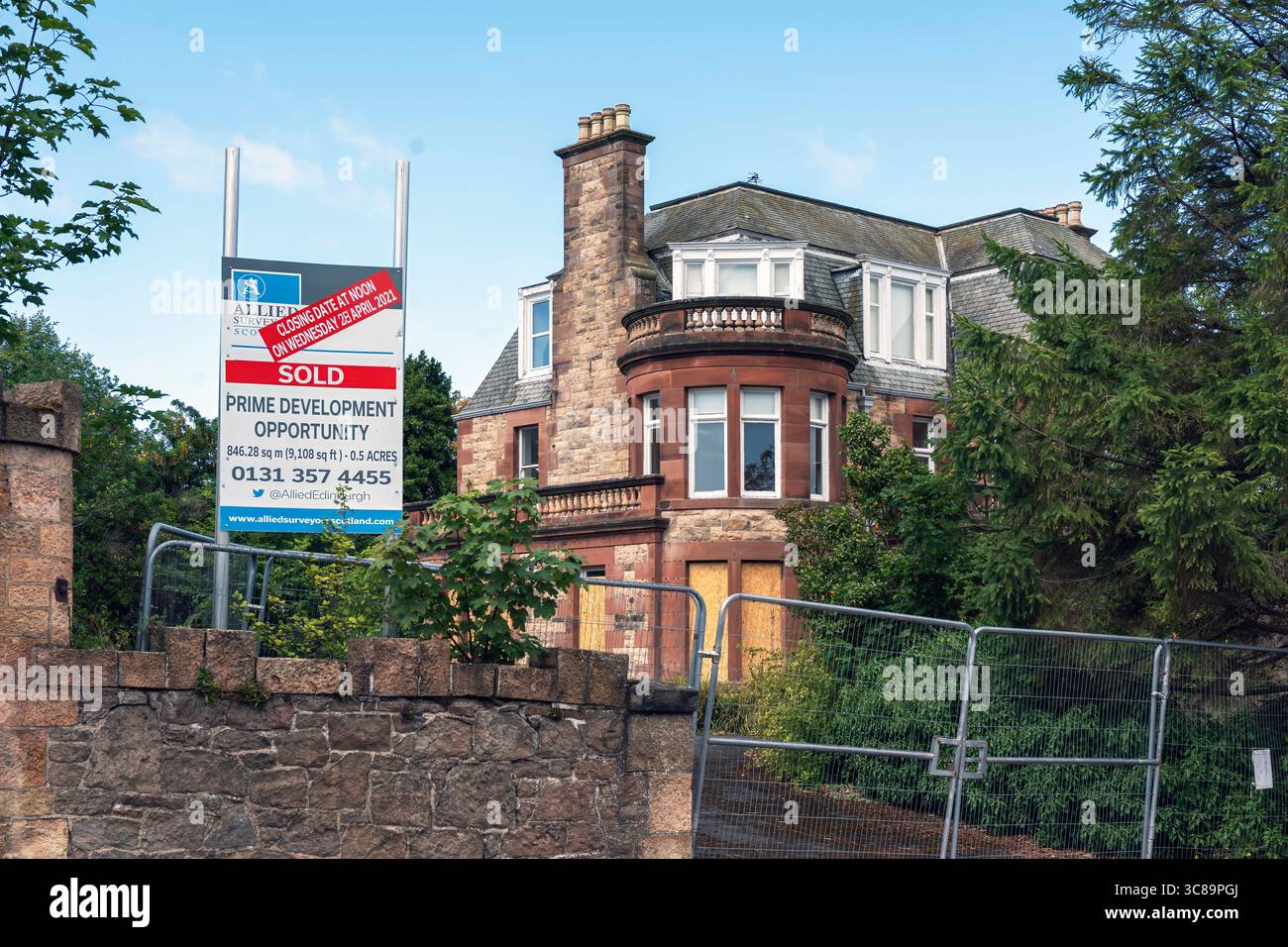 The former Golf Hotel, North Berwick—once a grand seaside retreat, now at the centre of a debate over demolition and heritage preservation. Stock Photo