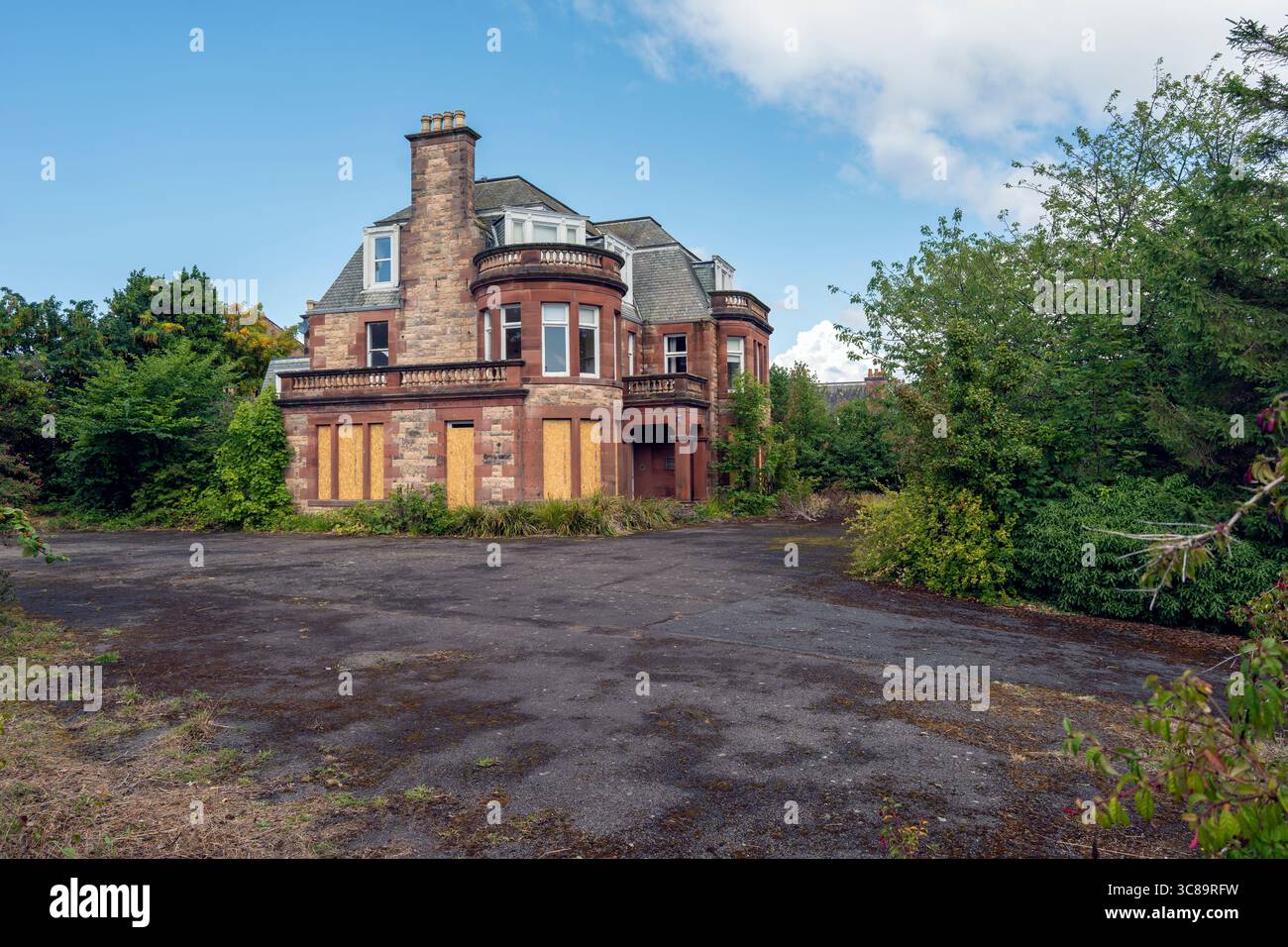 The former Golf Hotel, North Berwick—once a grand seaside retreat, now at the centre of a debate over demolition and heritage preservation. Stock Photo