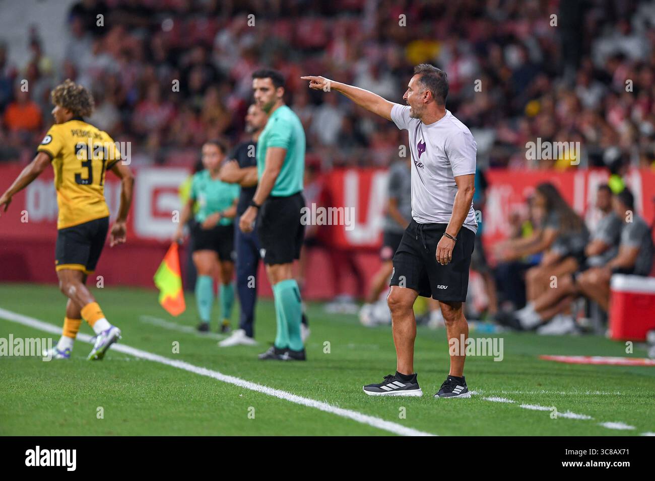 girona-fc-wolverhampton-fc-aug-03-2025-vitor-pereira-head-coach-of