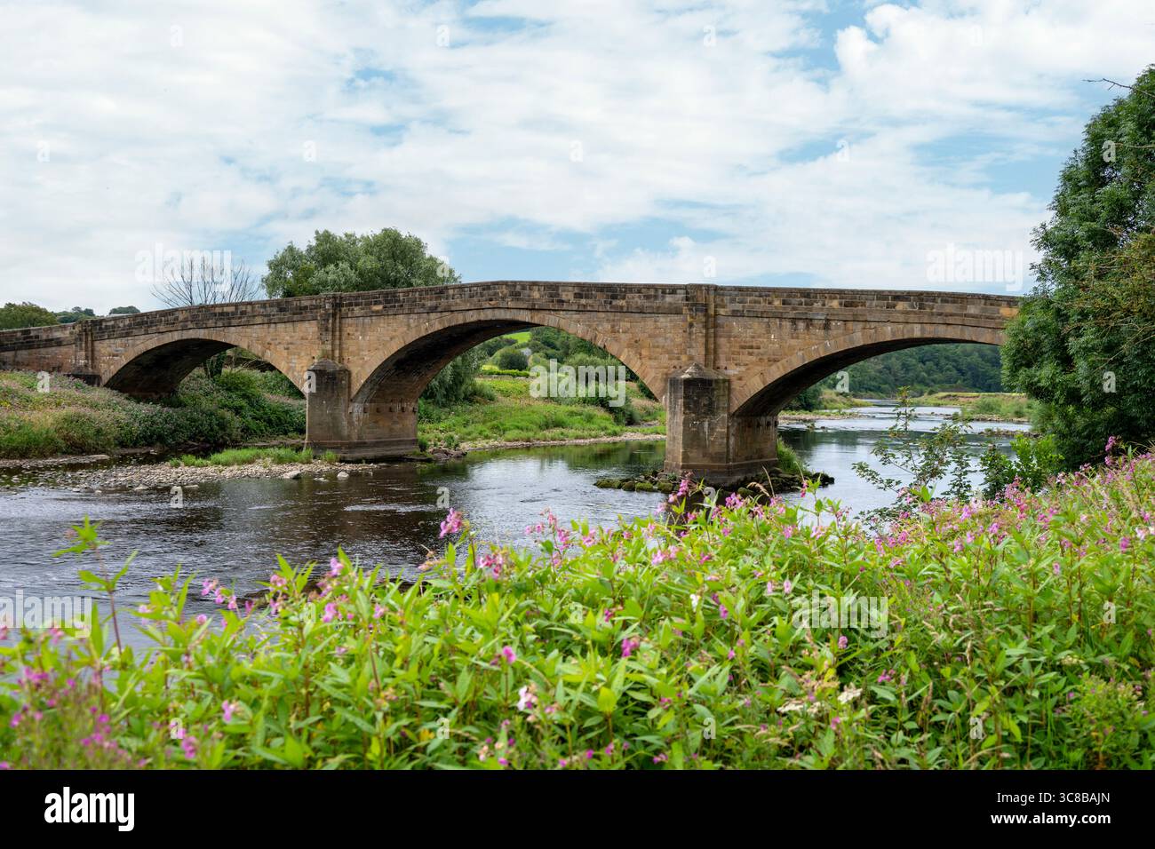 Ribchester Bridge over River Ribble, Ribchester, Lancashire, England Stock Photo