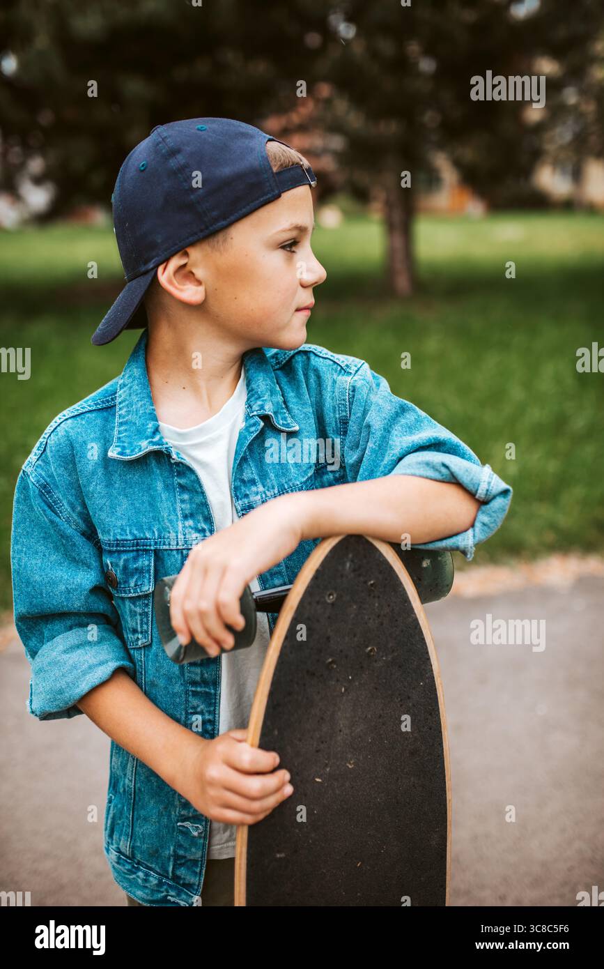 Boy skateboard cap hi-res stock photography and images - Alamy
