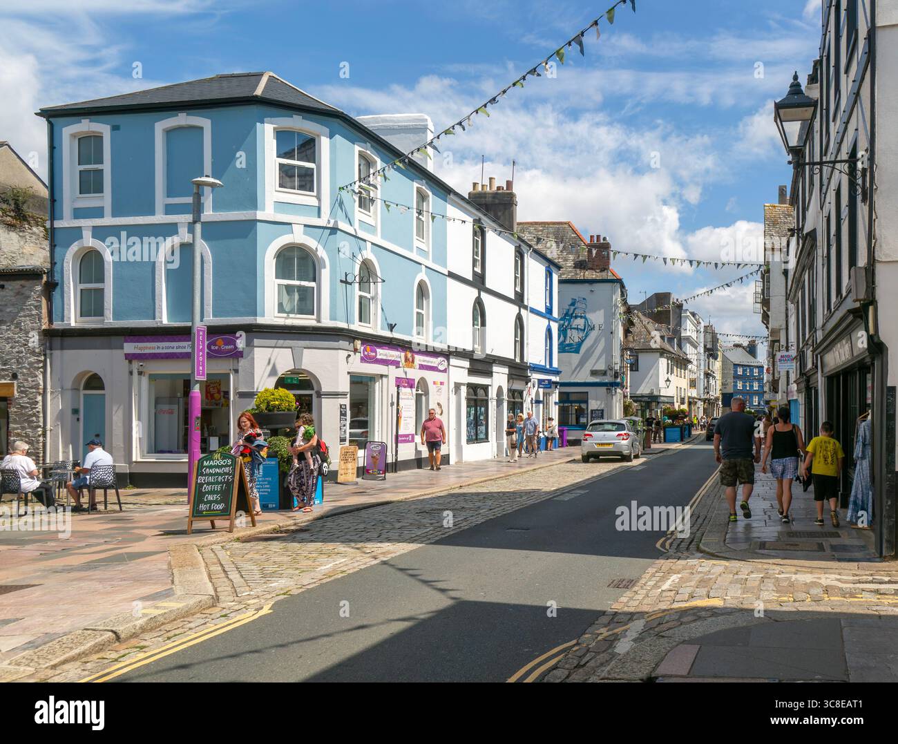 Shops in historic buildings Southside Street, The Barbican, Plymouth, Devon, England, UK Stock Photo