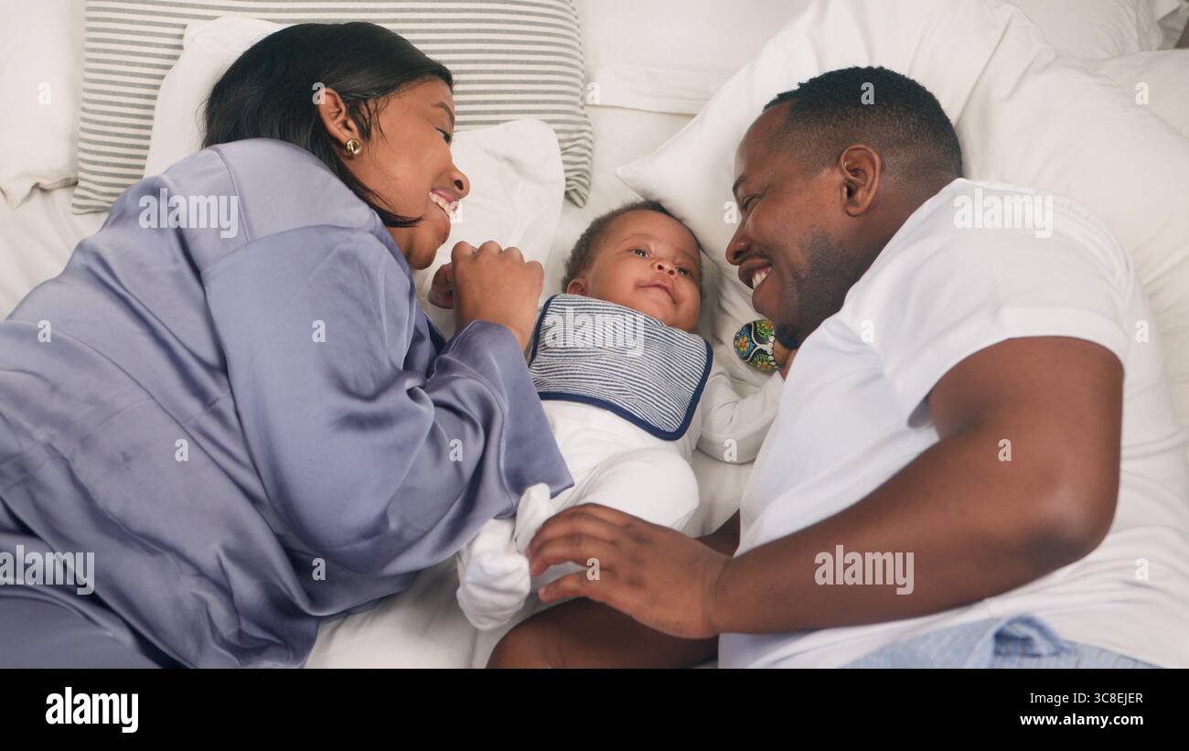 Black family laughing hi-res stock photography and images - Alamy