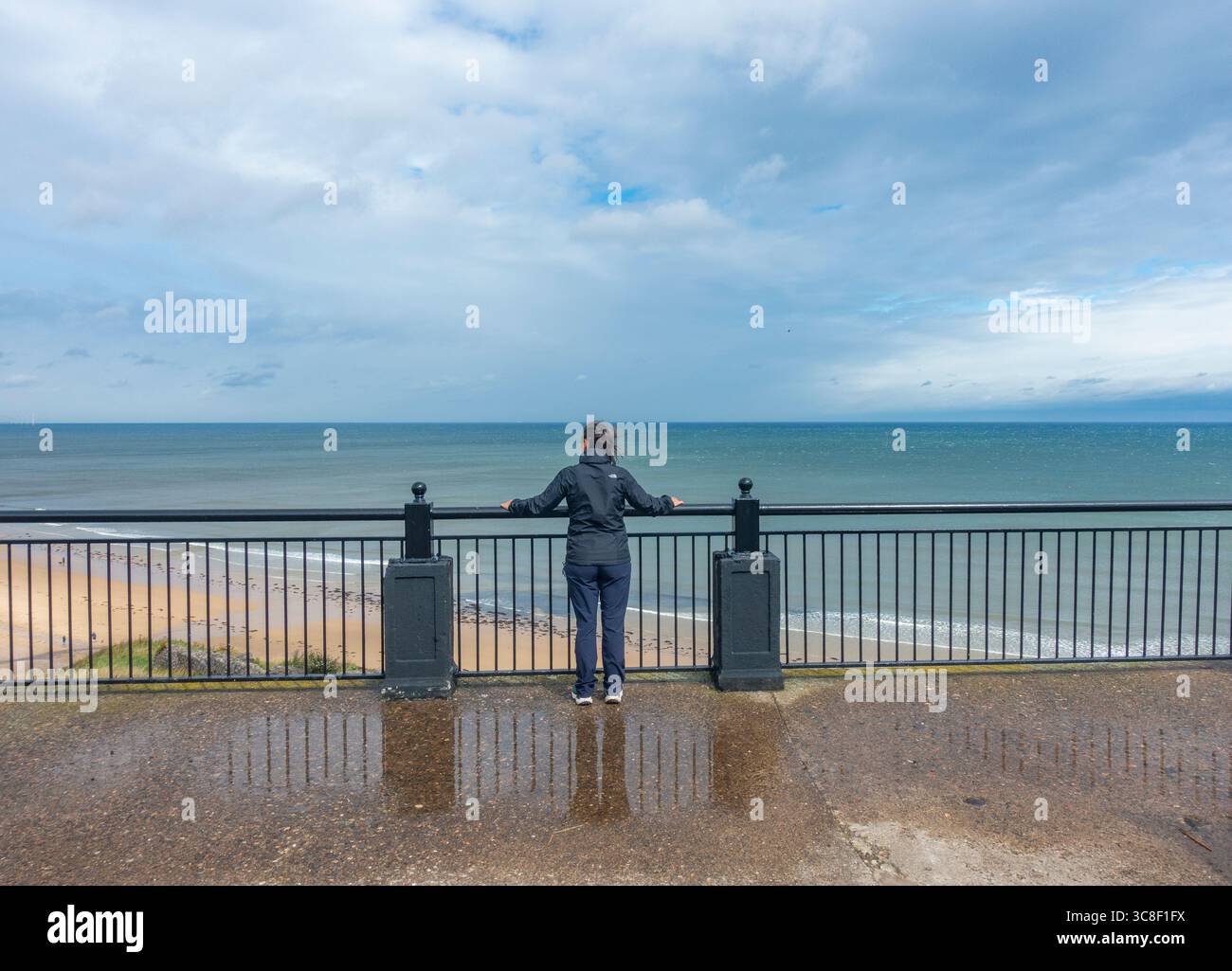 Saltburn by the sea, North Yorkshire, England. UK. 4th August, 2025. Early morning rain clears as storm Floris clears Saltburn on the North Yorkshire coast leaving strong winds and showers in its wake. Credit: Alan Dawson/Alamy Live News Stock Photo