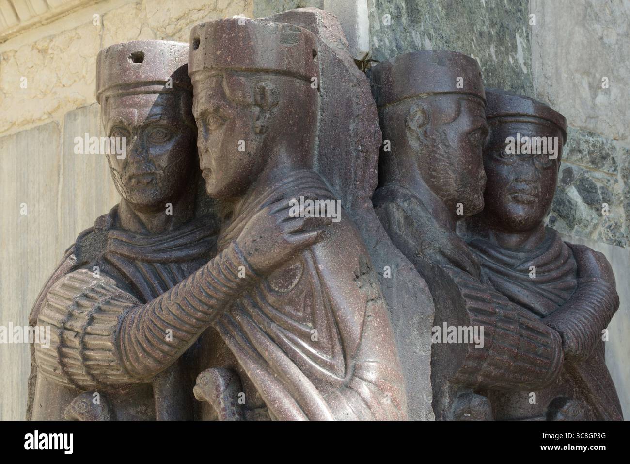 Monumento medieval hi-res stock photography and images - Alamy