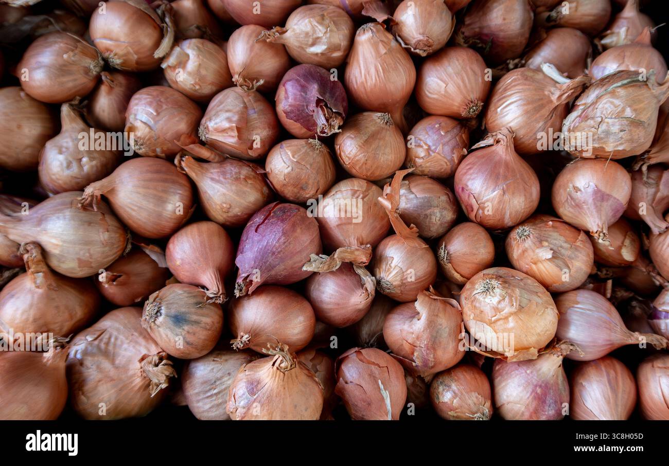Deep fried shallots hi-res stock photography and images - Alamy