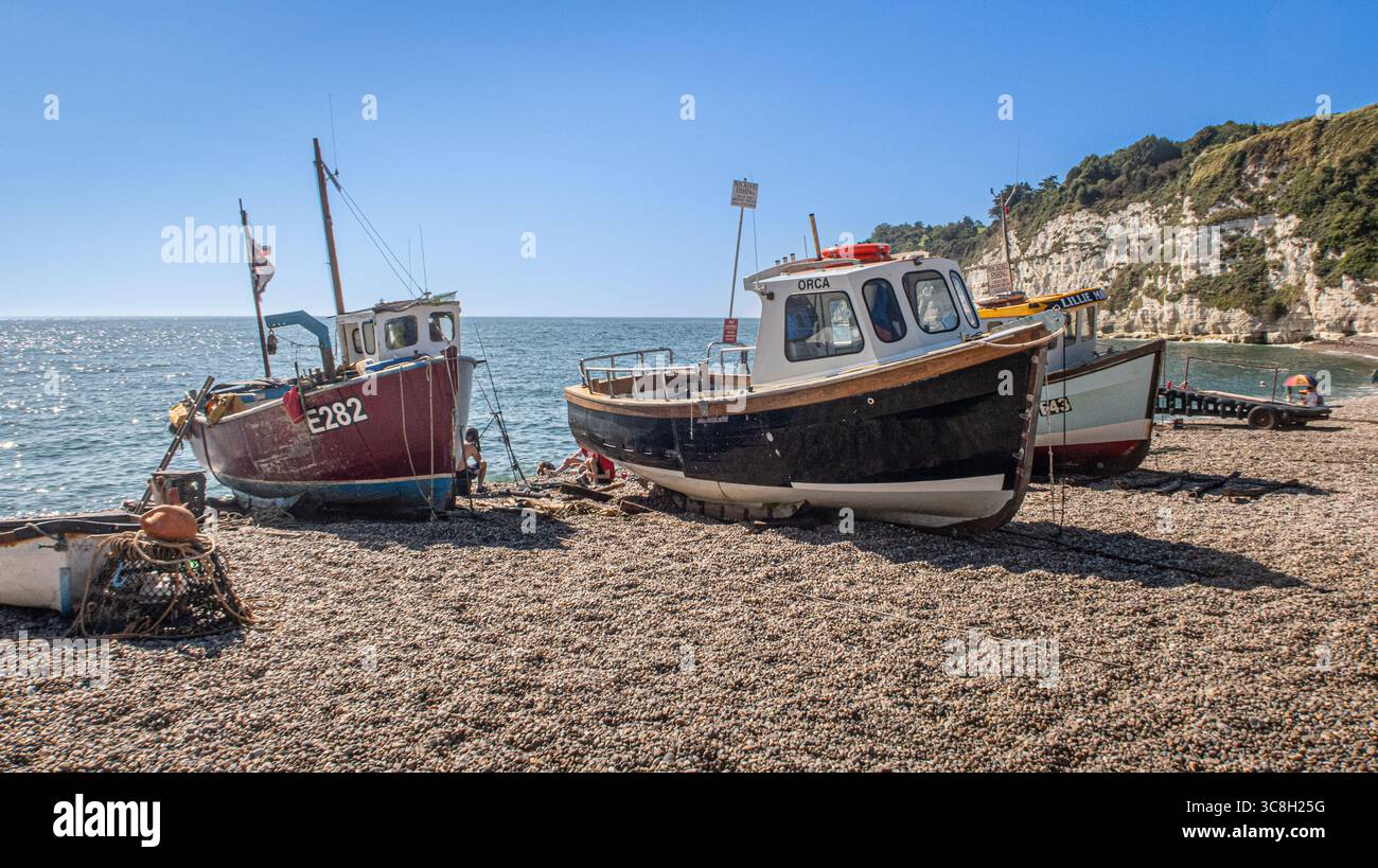 Pleasure boats on beach hi-res stock photography and images - Alamy
