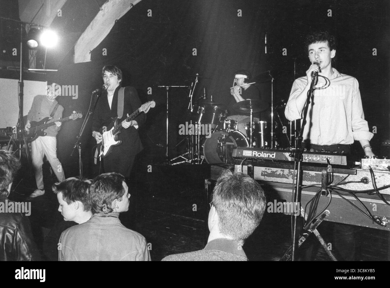 comsat-angels-early-live-photograph-1979-l-r-kevin-bacon-bass-steve