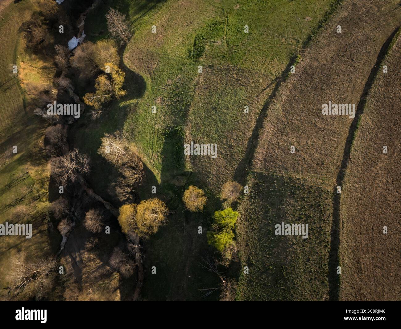 View rolling hills meandering hi-res stock photography and images - Alamy