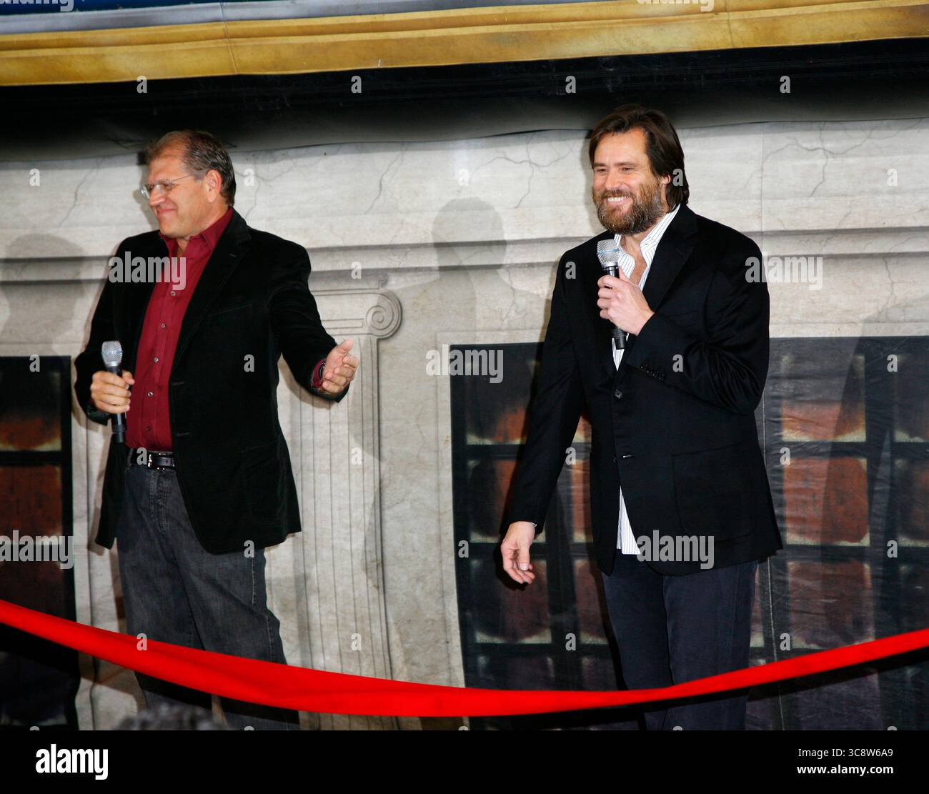 JIM CARREY & Director ROBERT ZEMECKIS wrap up â€œDisneyâ€™s A Christmas