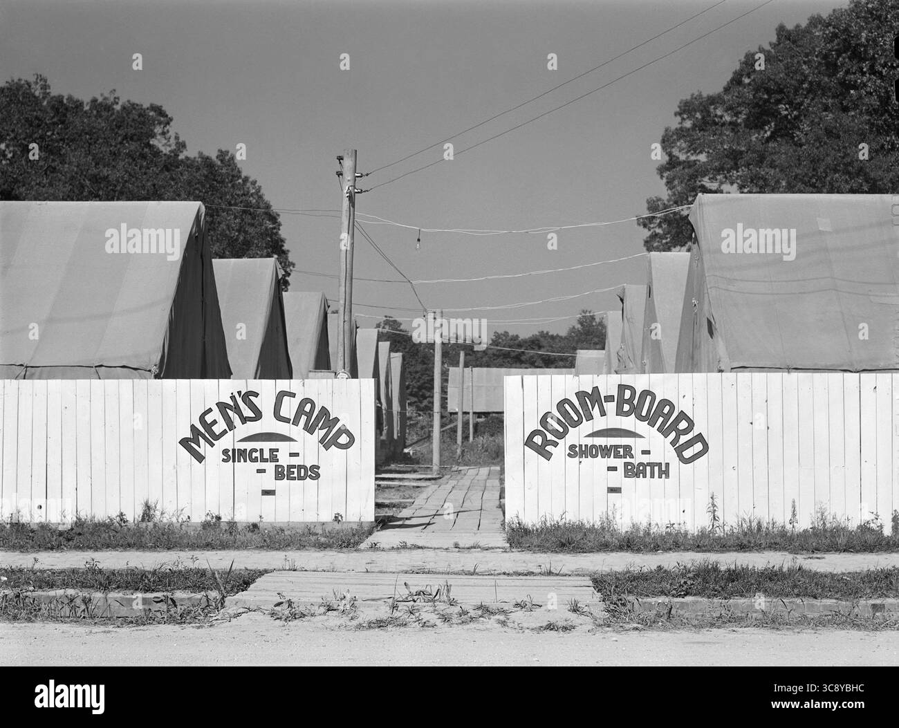 World war ii wwii tent hi-res stock photography and images - Alamy