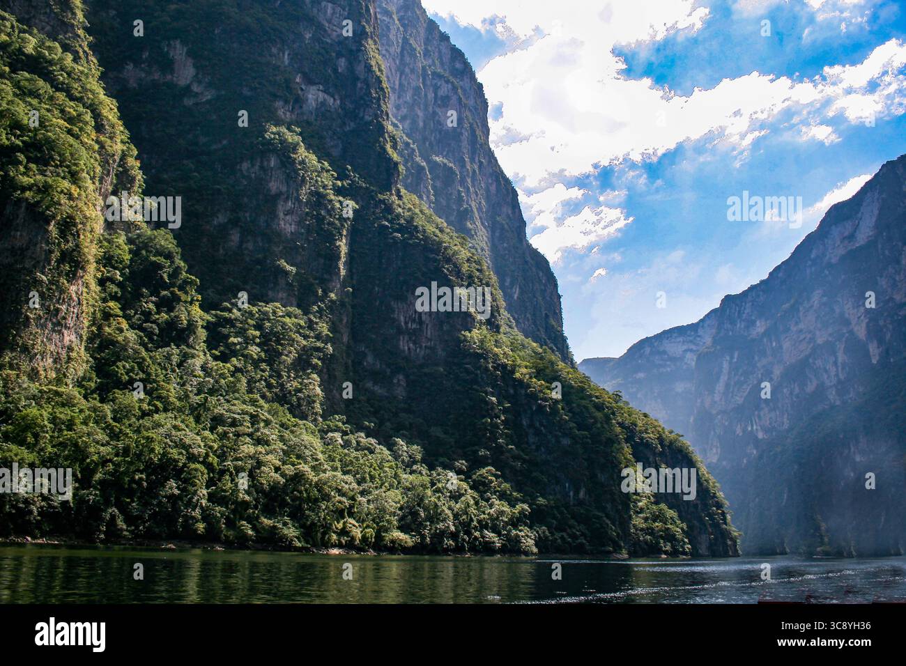 Panoramic view of Sumidero Canyon, a dramatic natural formation located in Chiapas, Mexico. Towering vertical cliffs carved by the Grijalva River rise Stock Photo