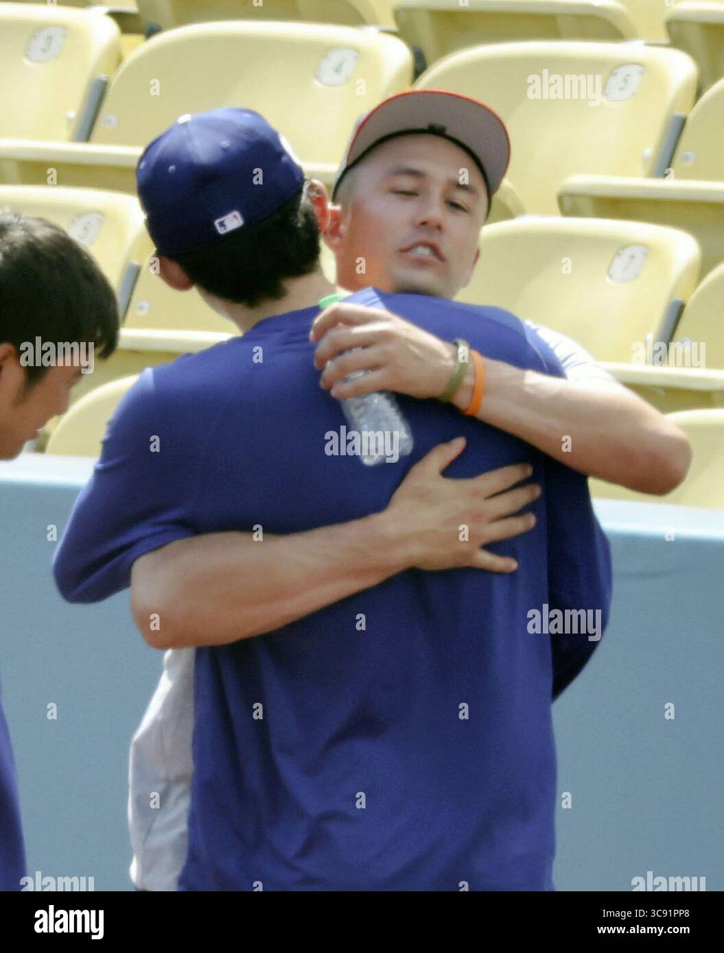 Los Angeles Dodgers pitcher Roki Sasaki (front) and St. Louis Cardinals ...