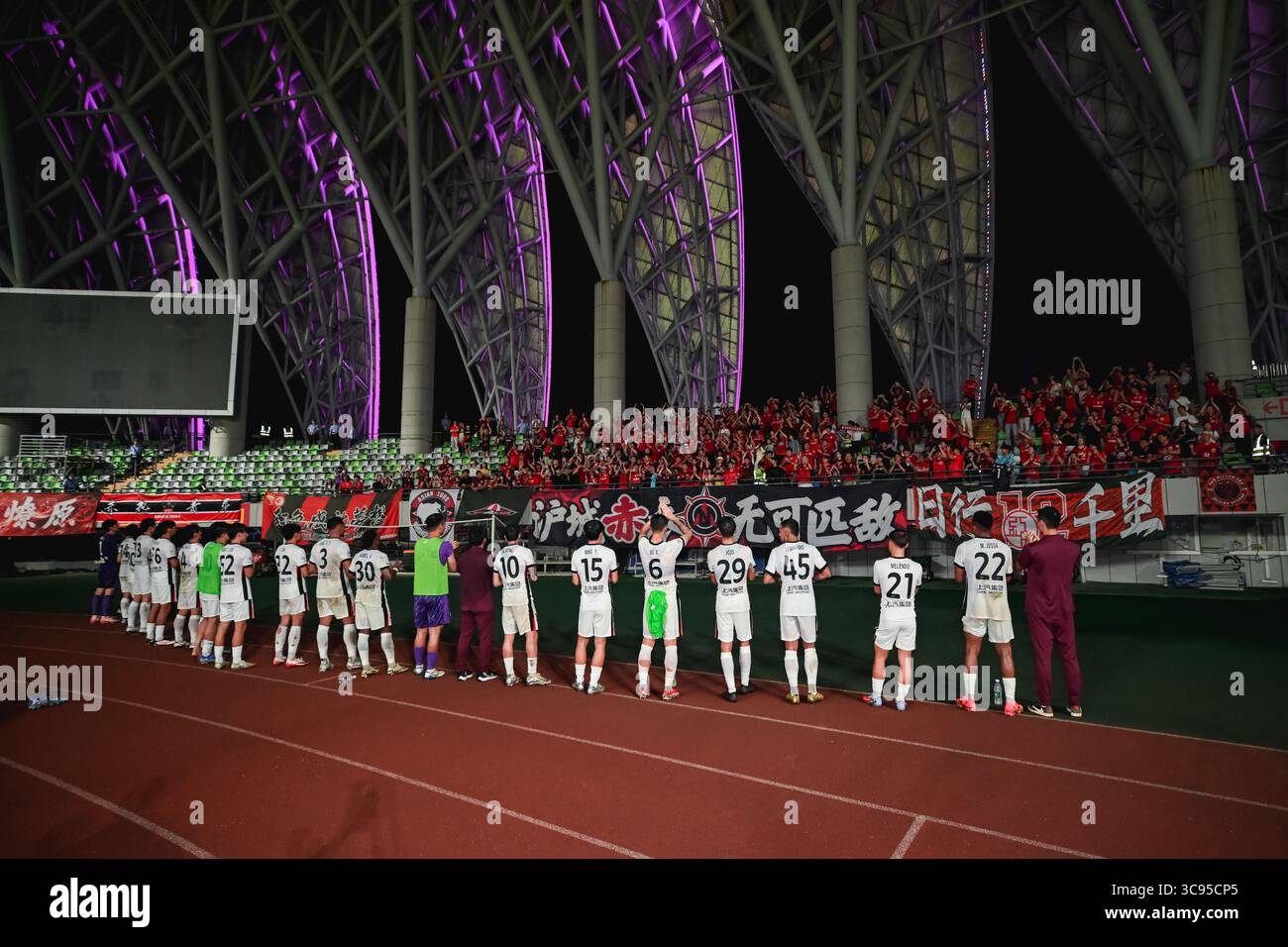 Shanghai Port Football Club defeated Meizhou Hakka Football Club with 4 ...