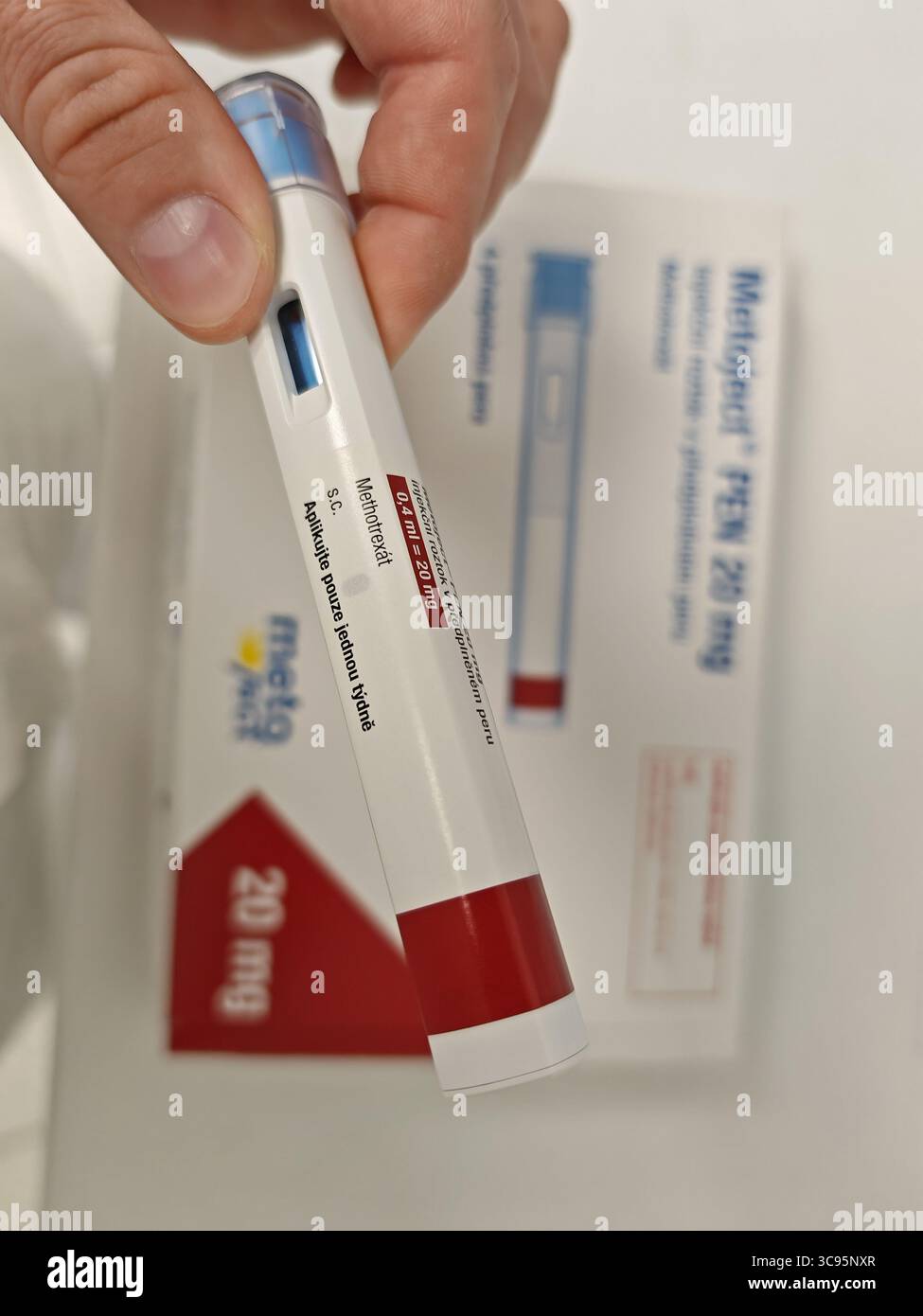 Auto injector syringe hi-res stock photography and images - Alamy