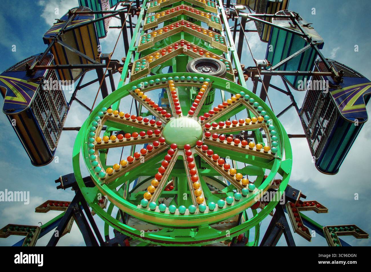 Thrill ride vertical hi-res stock photography and images - Alamy