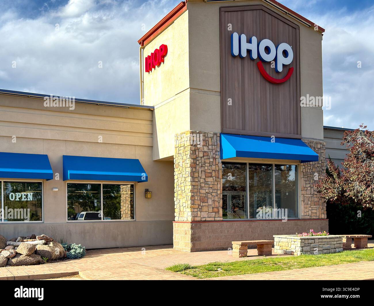 Ihop sign logo building international house of pancakes restaurant