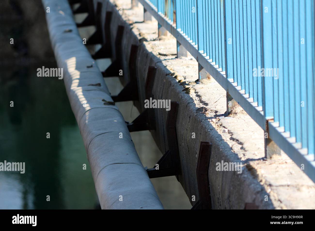 Pipe railing hi-res stock photography and images - Alamy